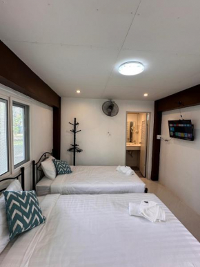Luxe Nan Twin Bed Room